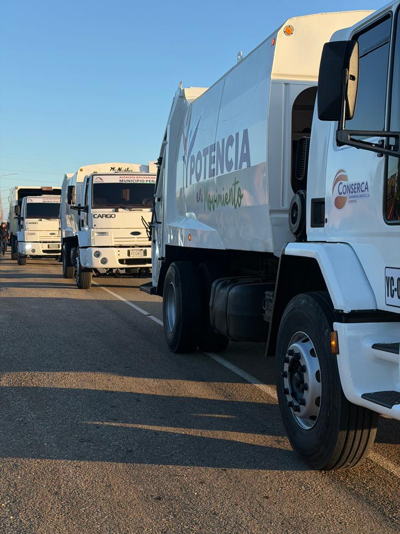 Camión compactador rotulado con la identidad de CONSERCA en operativo municipal